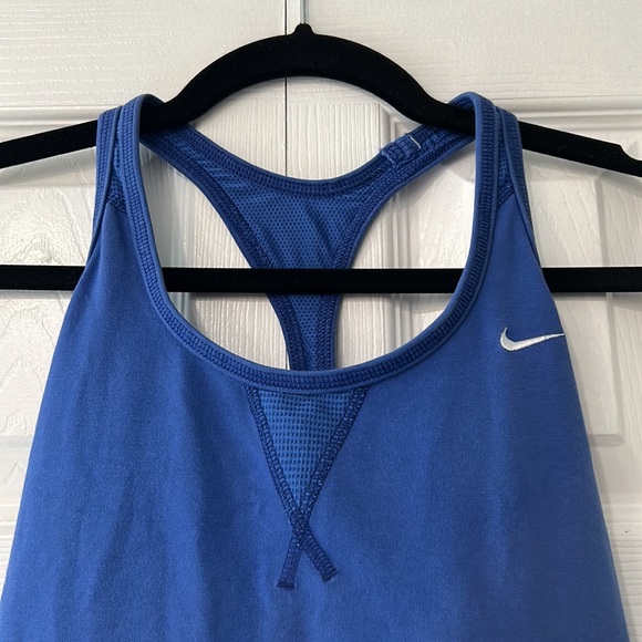 Nike build in bra dri-fit workout tank - Picture 2 of 5